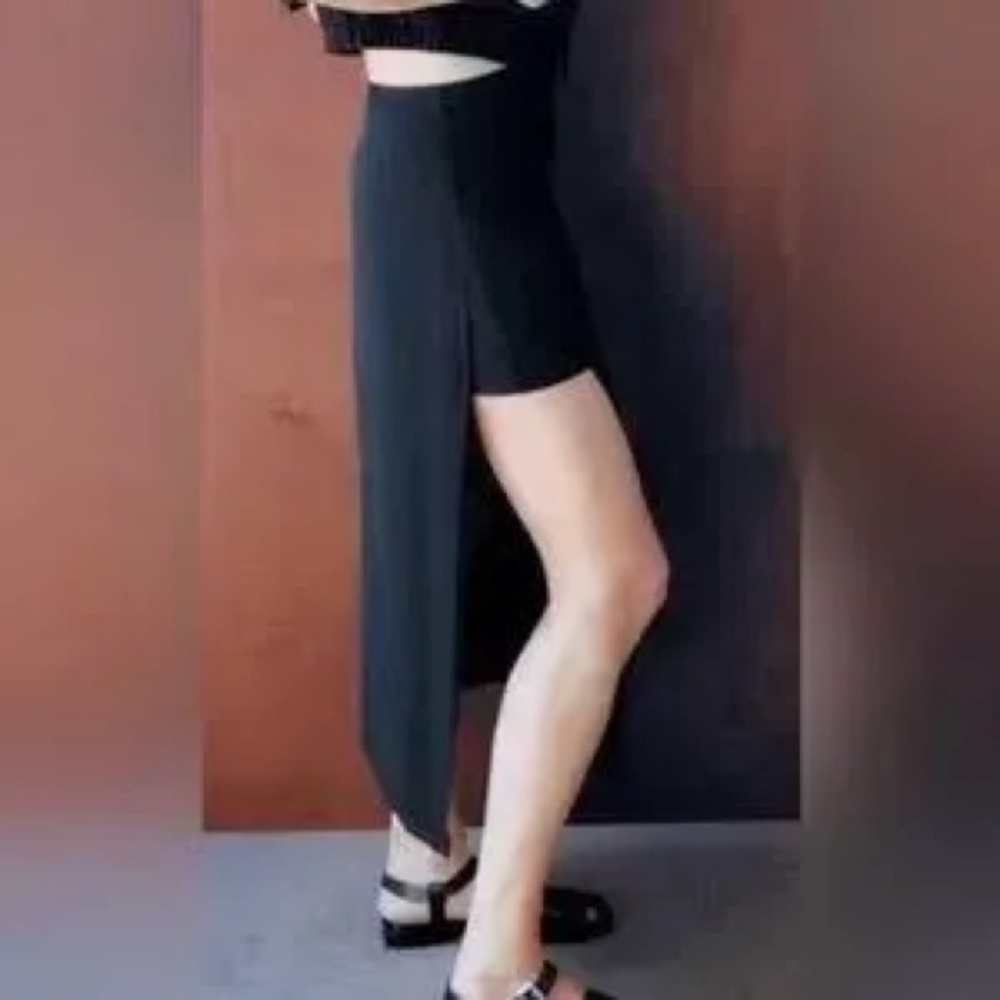 New ZARA Midi Pareo Short